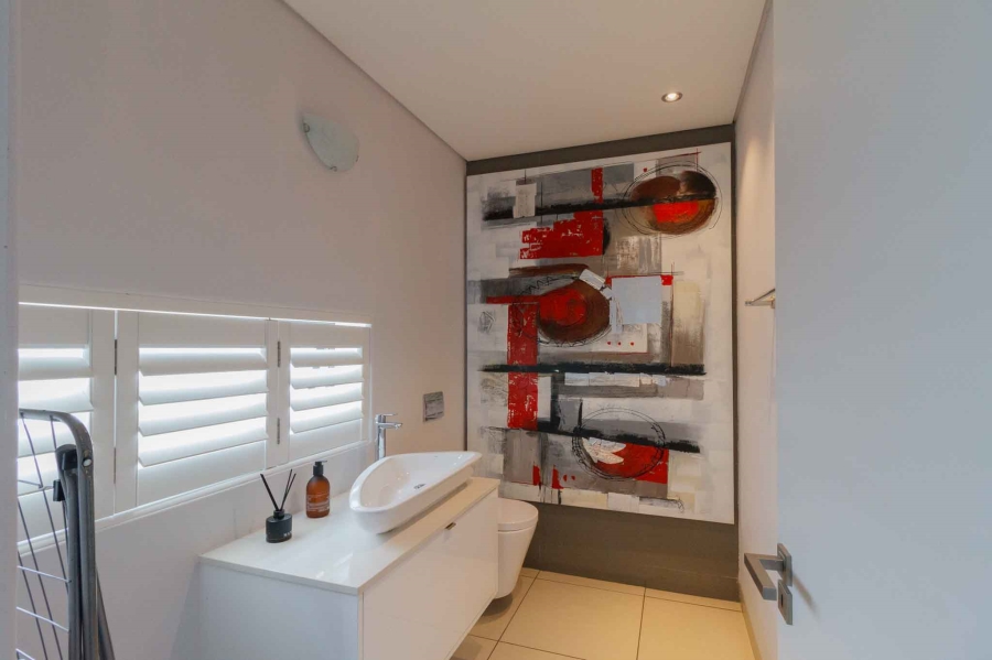 To Let 3 Bedroom Property for Rent in Green Point Western Cape